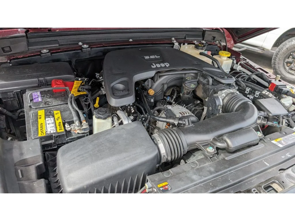 Used 2021 Snazzberry Pearlcoat Jeep Overland image 36