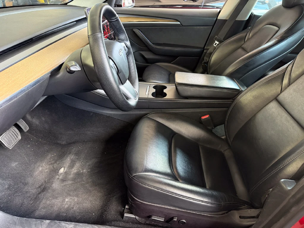 Used 2022 Red Tesla Long Range image 18