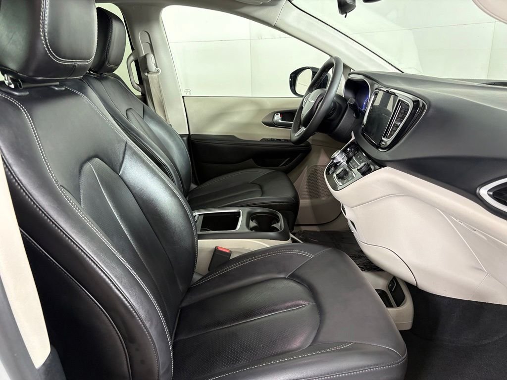Used 2024 White Chrysler Touring L image 16