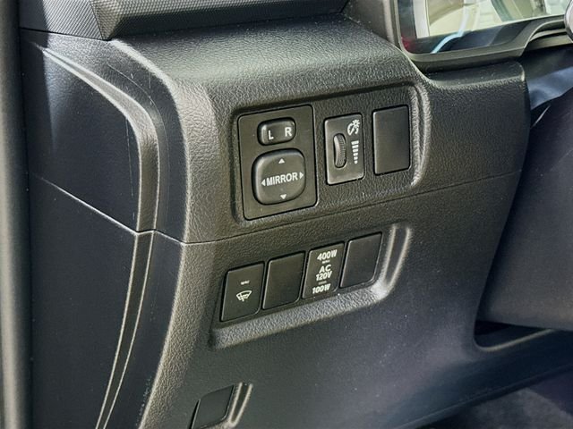 Used 2016 Black Toyota SR5 Premium image 10