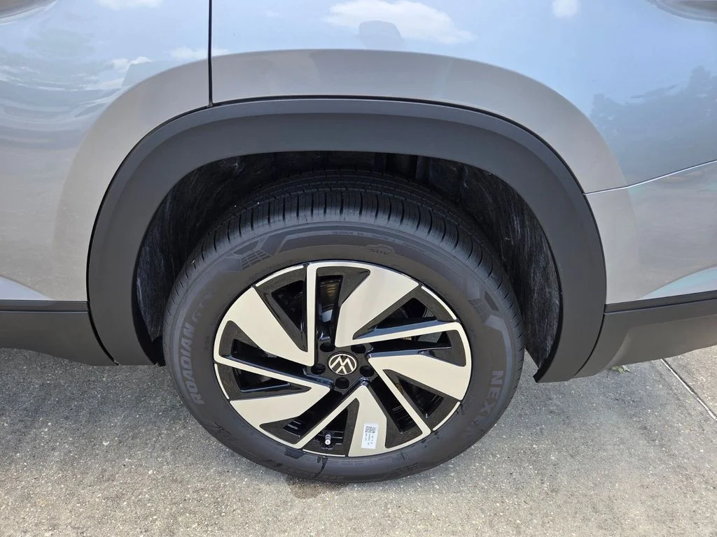 New 2026 Silver Volkswagen 2.0T SE w/Technology image 26