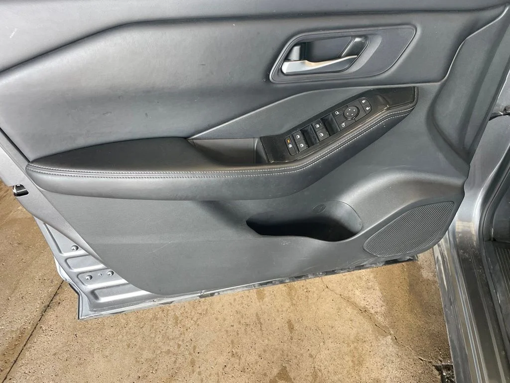 Used 2024 Gray Nissan SV image 9