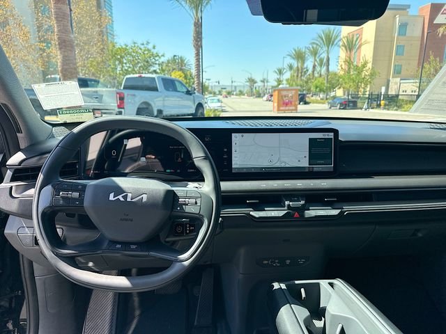 Certified Used 2026 Ebony Black Kia Wind image 24