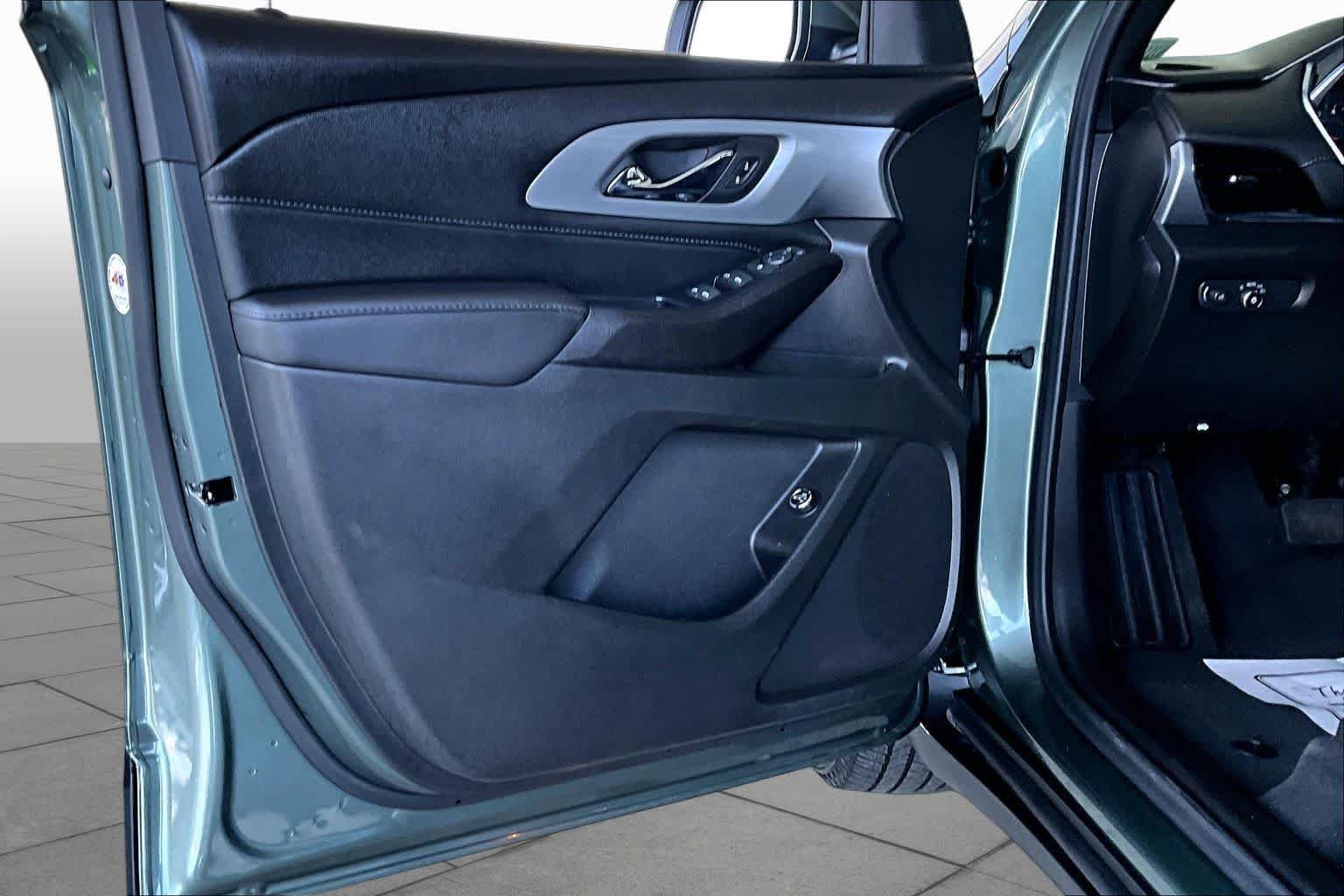 Used 2022 Silver Sage Metallic Chevrolet LT Cloth image 21