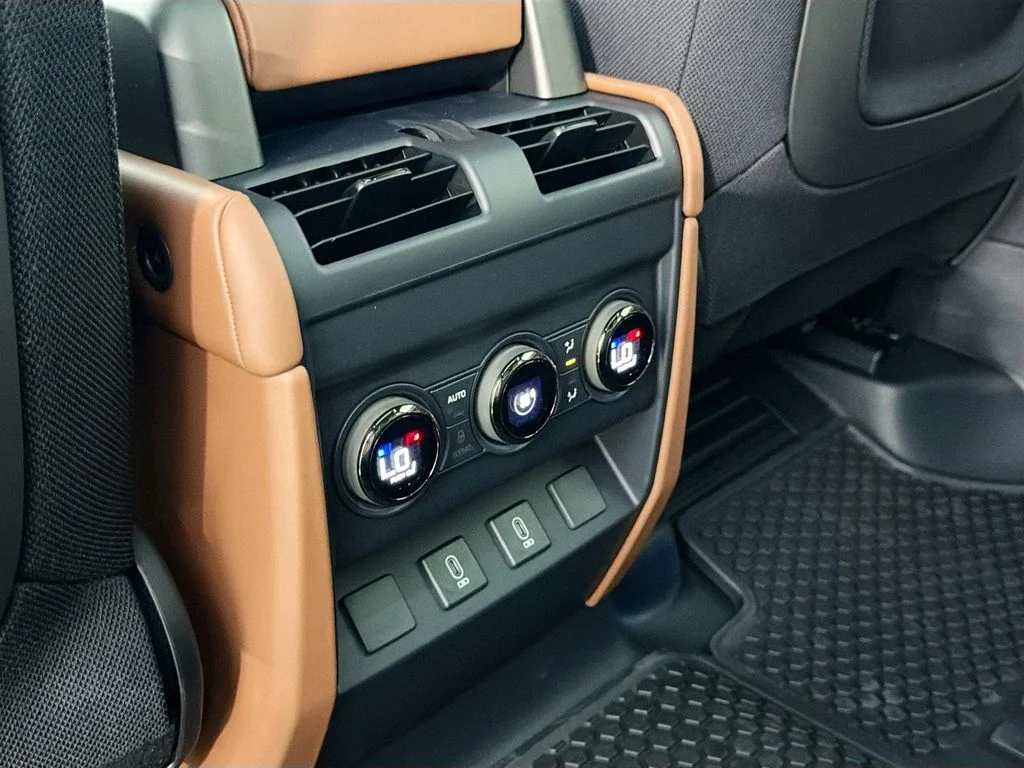 New 2026 Borasco Grey Land Rover  OCTA image 27
