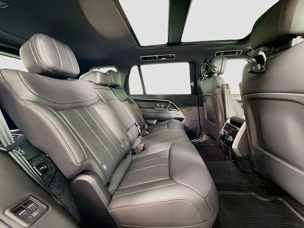 New 2026 Fuji White Land Rover SE 7 Seats image 29