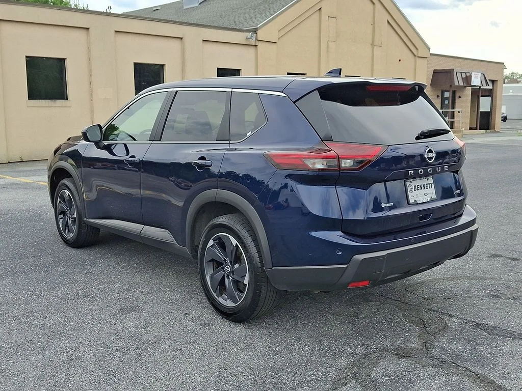 Used 2025 Blue Nissan SV image 4