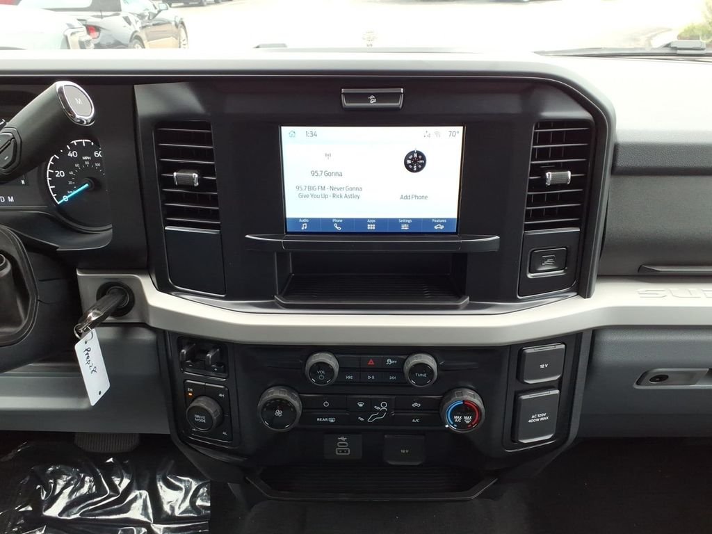 New 2027 Oxford White Ford F-250® XLT image 13