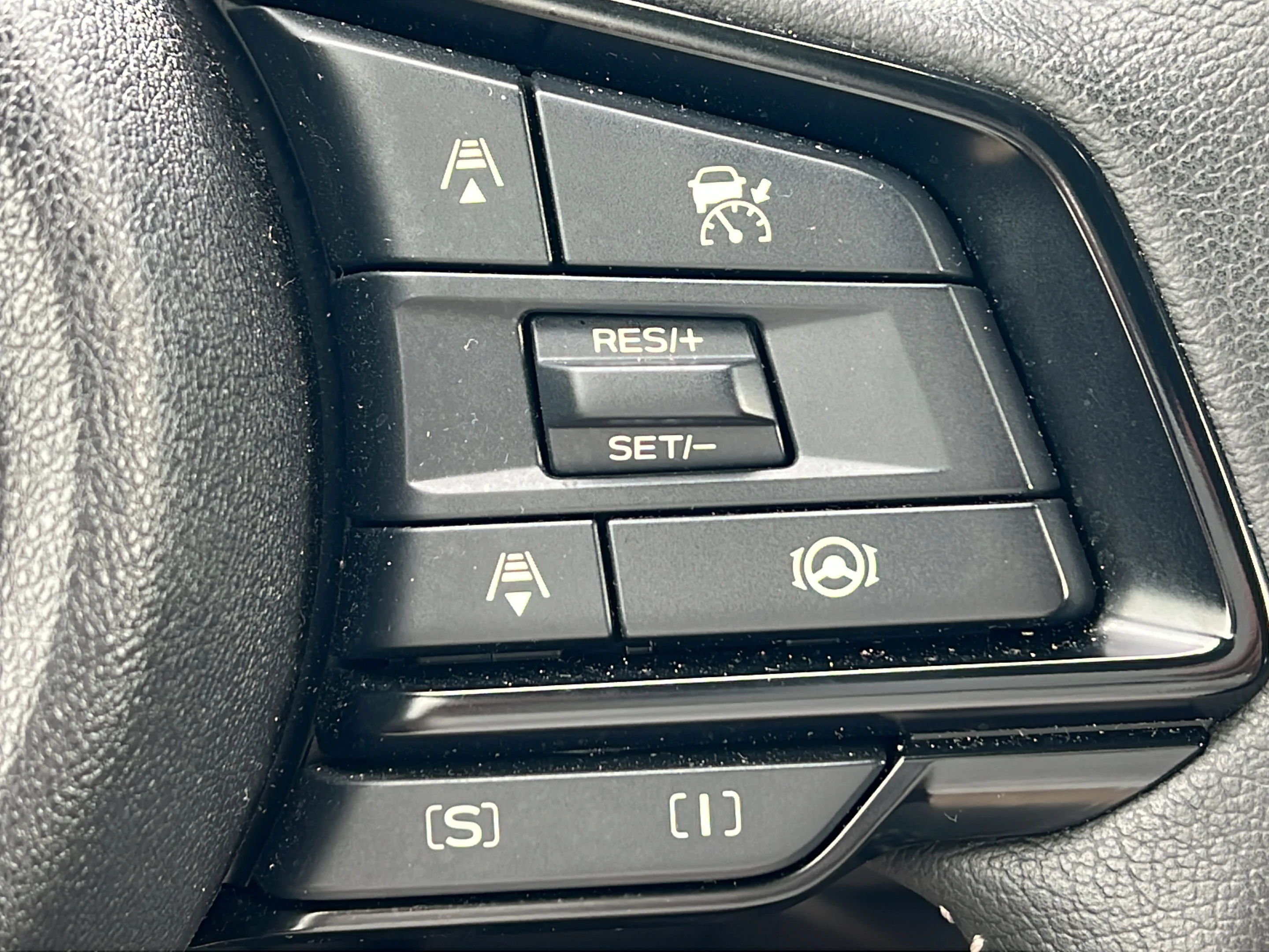 Used 2025 River Rock Pearl Subaru Premium image 25