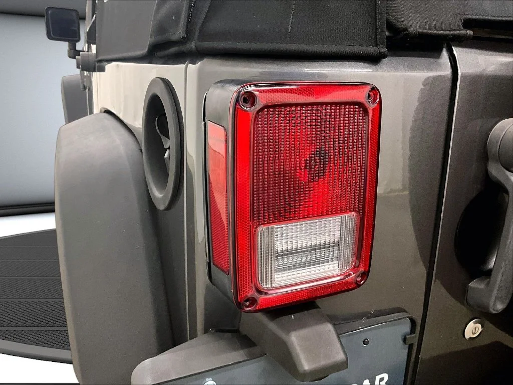 Used 2014 Gray Jeep Unlimited Sport image 21