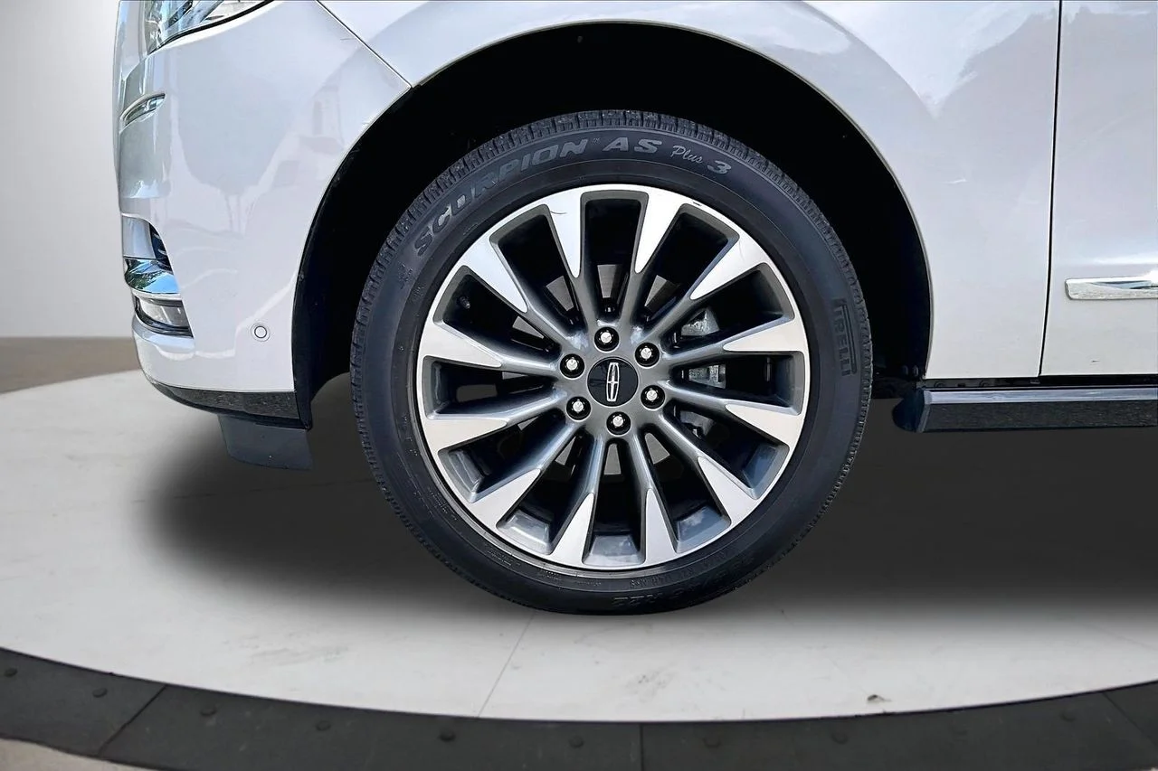 Certified Used 2021 White Lincoln Reserve image 34