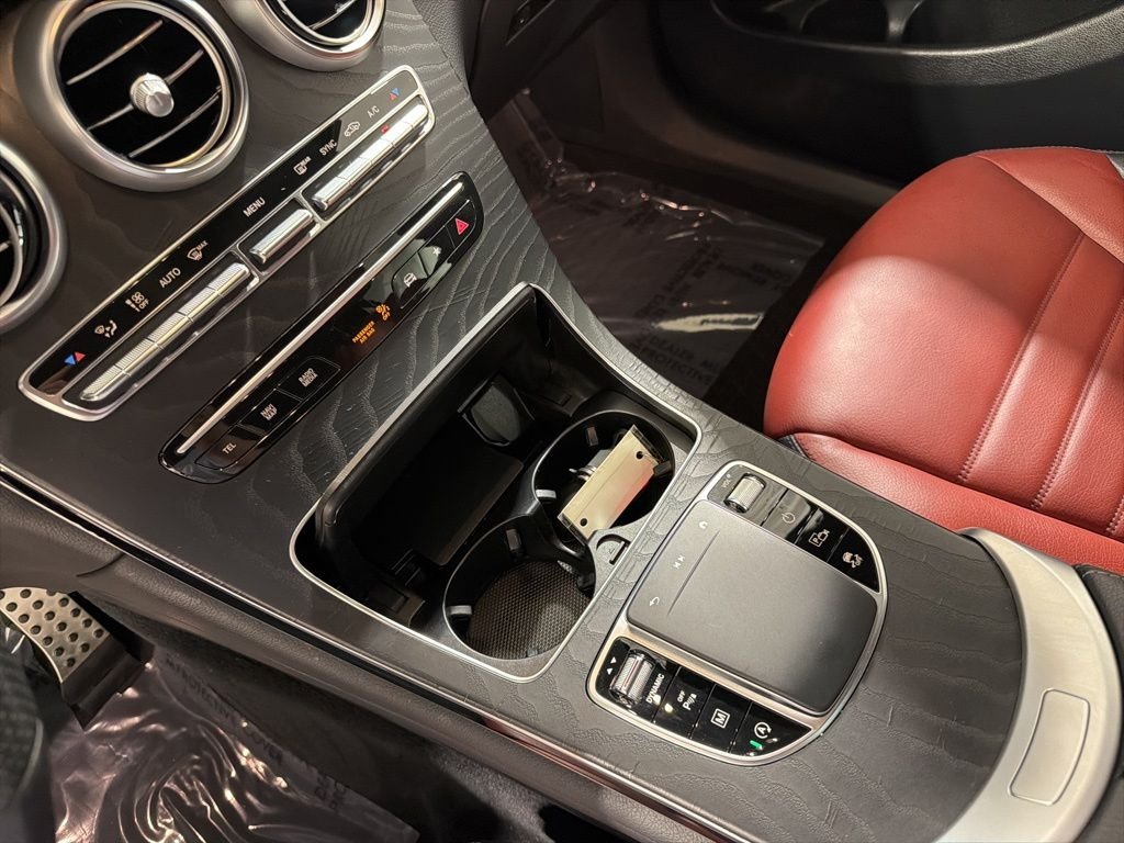 Used 2022  Mercedes-Benz GLC 300 image 17