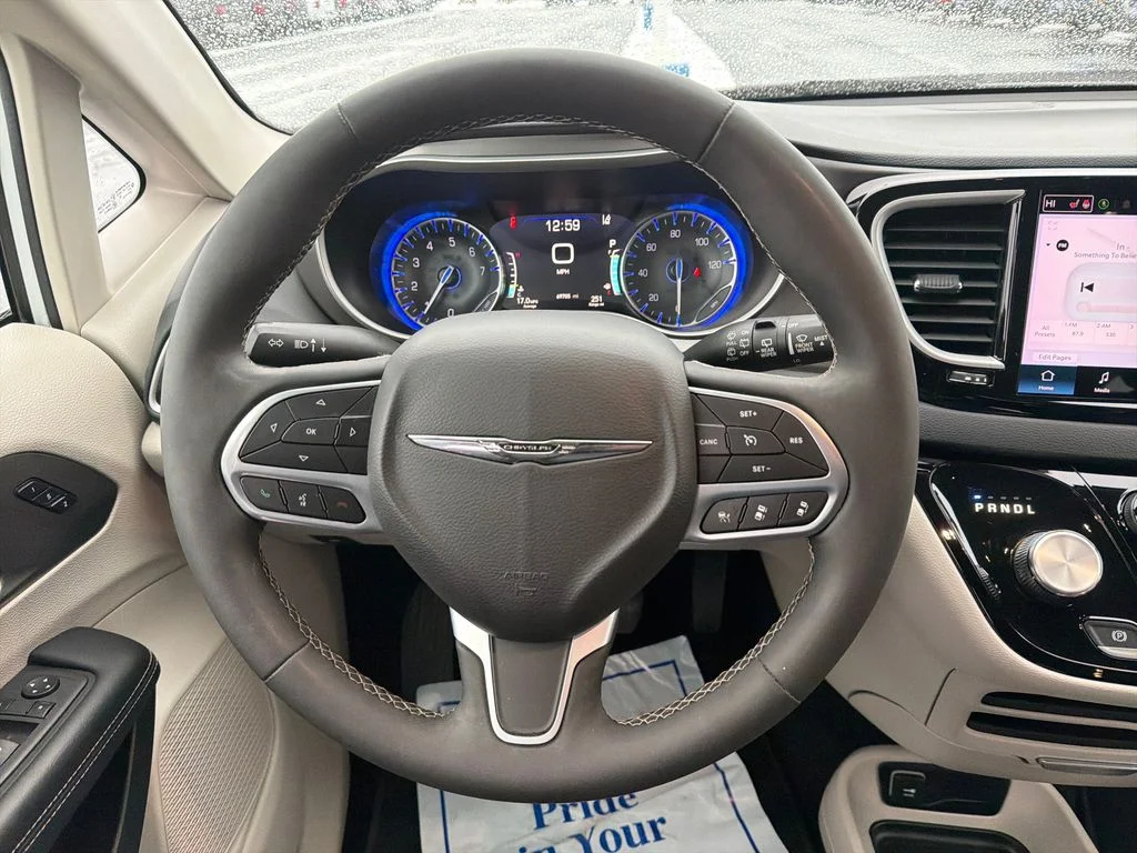 2023 Chrysler Pacifica Touring L - Photo 14