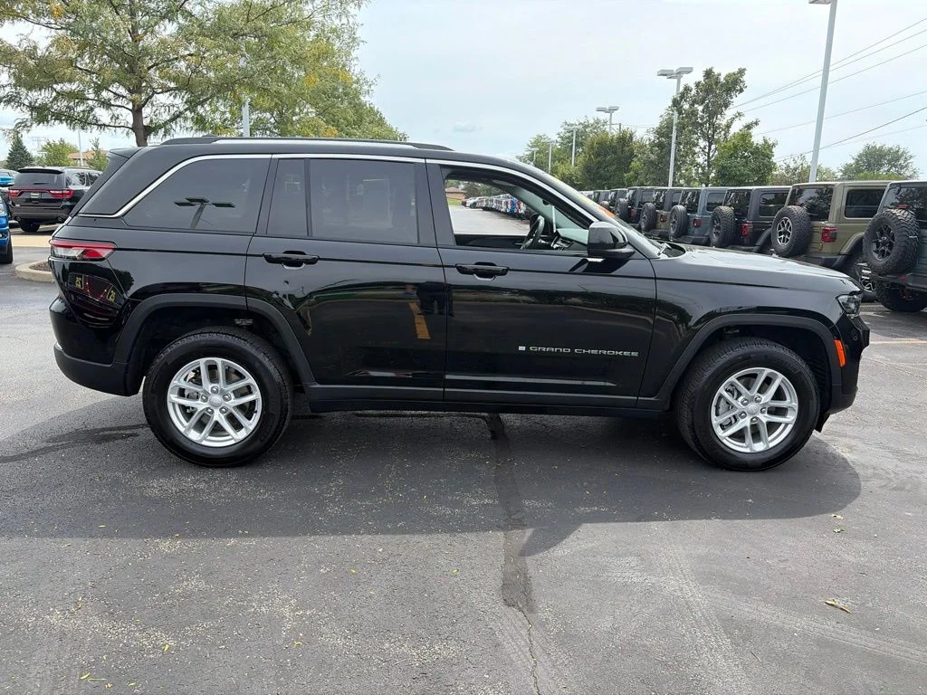 Certified Used 2023 Diamond Black Jeep Laredo image 6