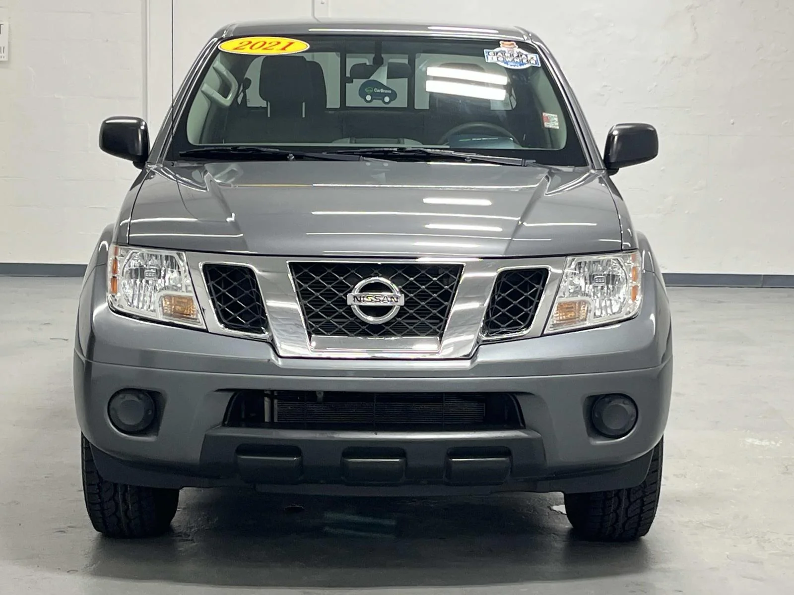 Used 2021 Gun Metallic Nissan SV 4x2 Crew Cab 3.8L V6 1 Owner image 3