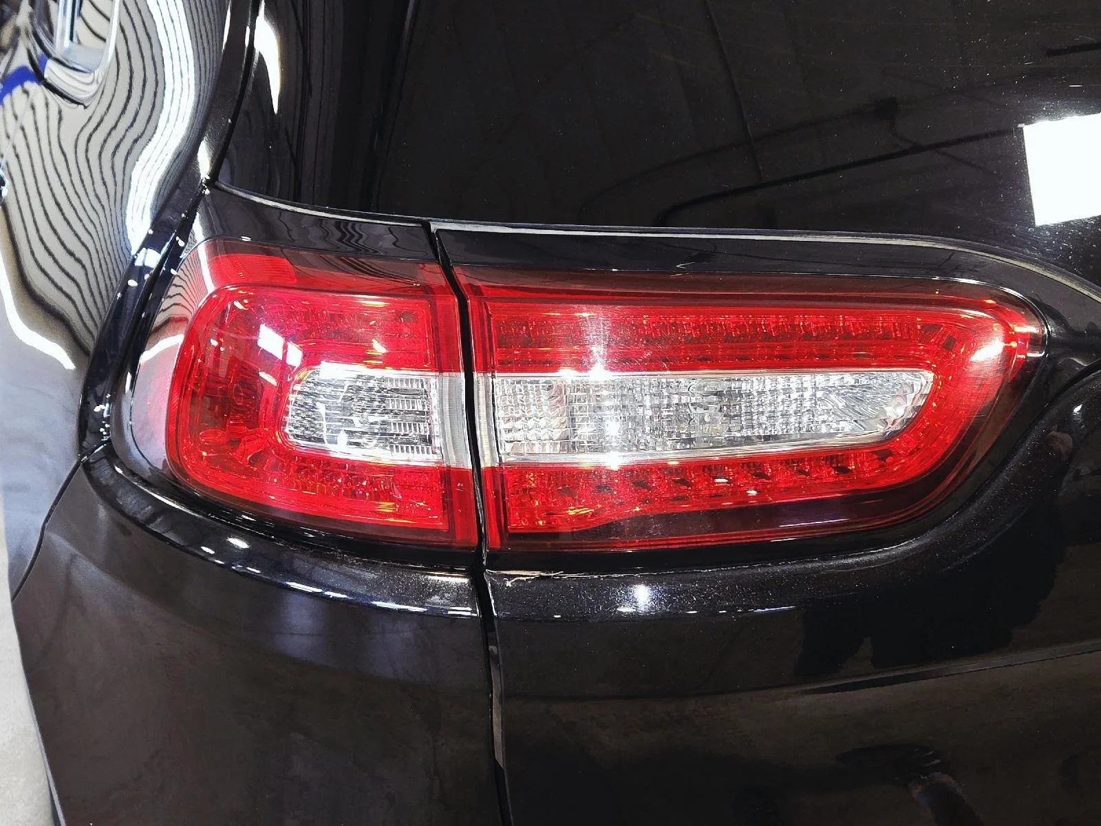Used 2014 Brilliant Black Crystal Pearlcoat Jeep Limited image 15