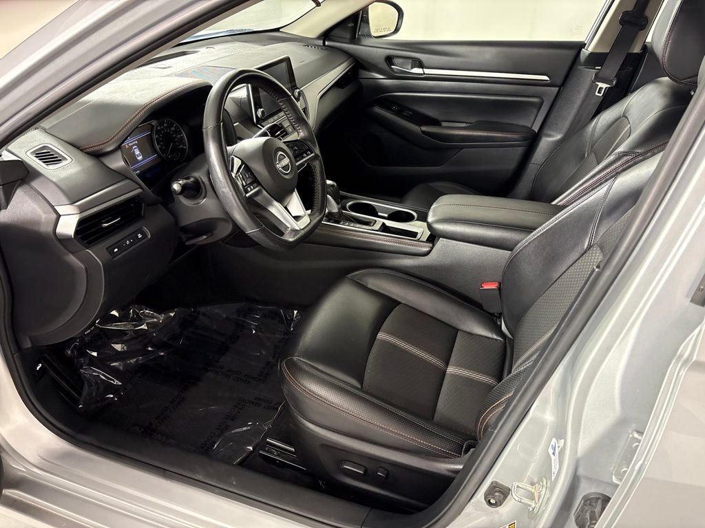 Used 2024 Silver Nissan 2.5 SR image 28