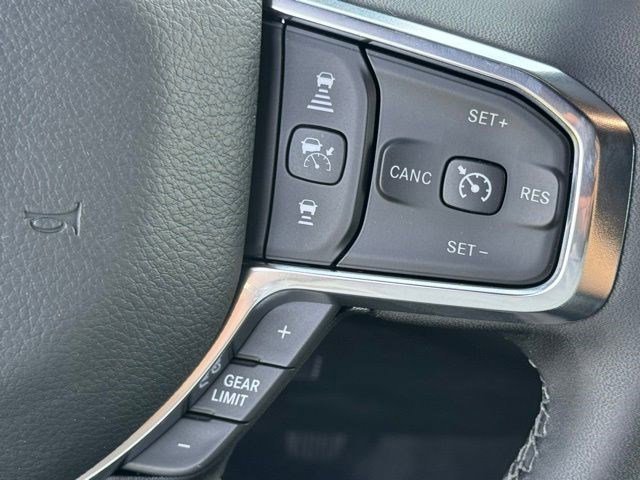 New 2026 Diamond Black Crystal Pearl-Coat Exterior Paint RAM Laramie image 17