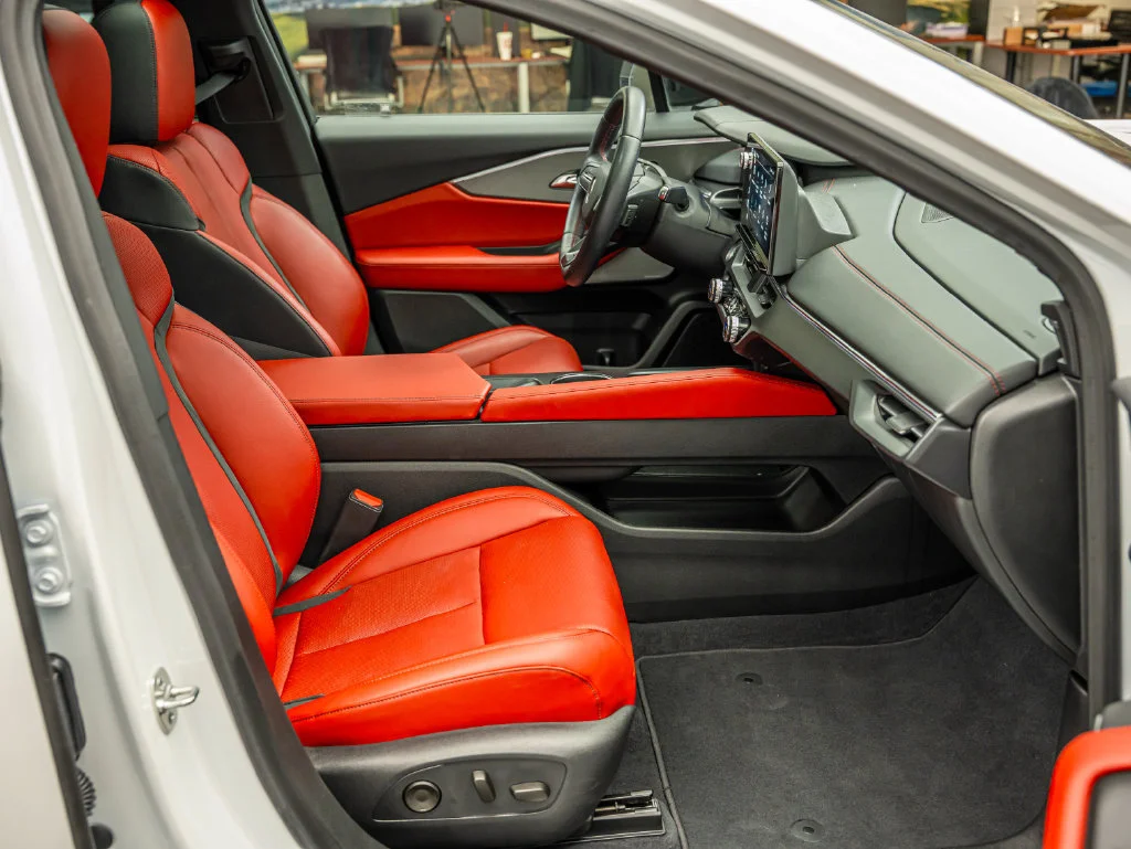 Used 2024 Snowfall Pearl Acura  image 23