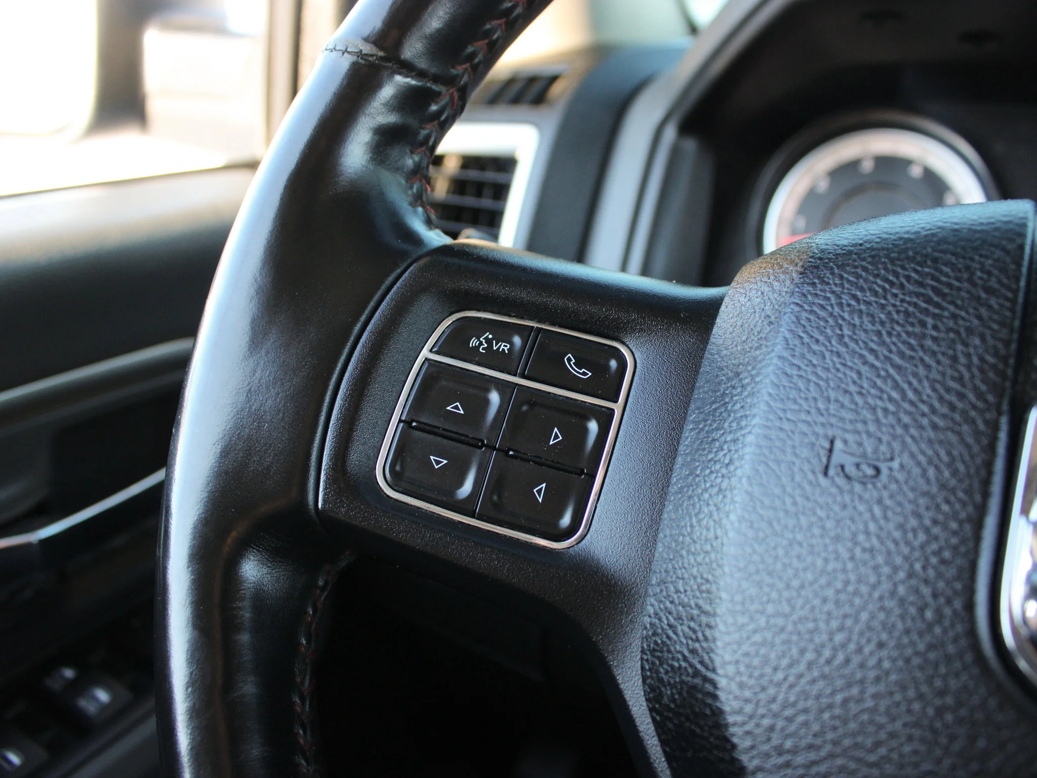 Used 2017 Grey RAM SLT * 5.7L HEMI V8 | Bedliner | Great Work Truck | Winter Tires | Two Keys | Cruise Control image 18