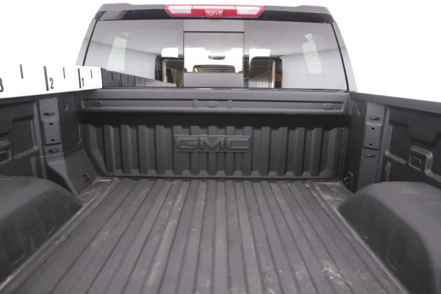 Used 2025  GMC AT4 image 36