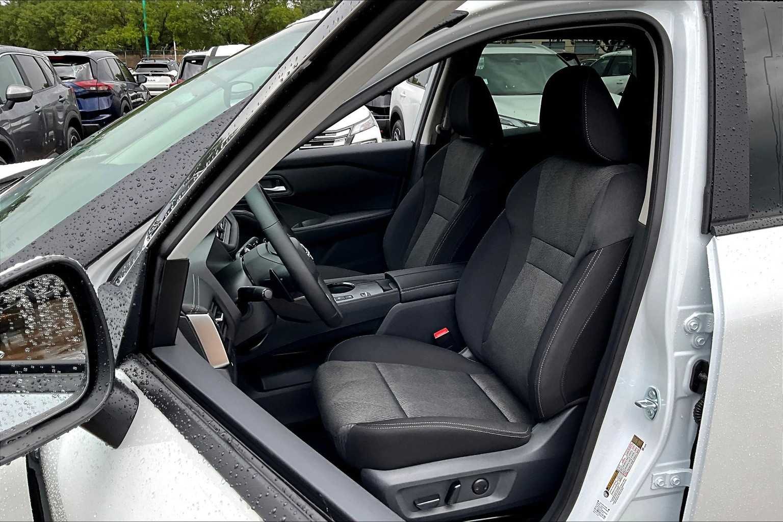 Used 2025 Everest White Pearl Nissan SV image 18