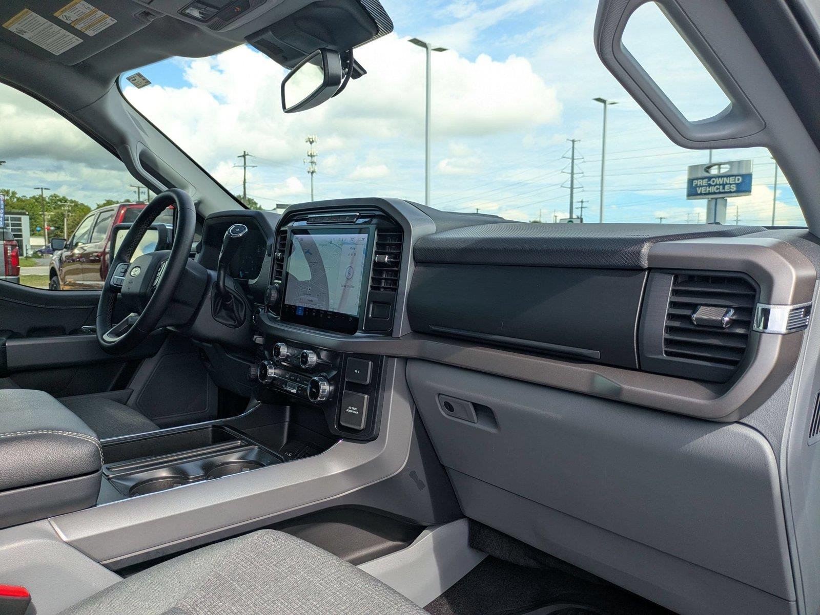 Used 2024 Oxford White FORD XLT image 37