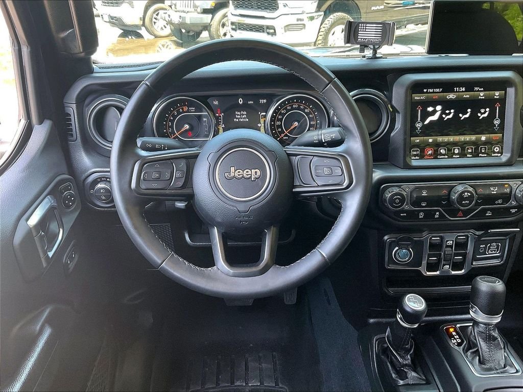 Used 2022 Black Jeep Sport image 15