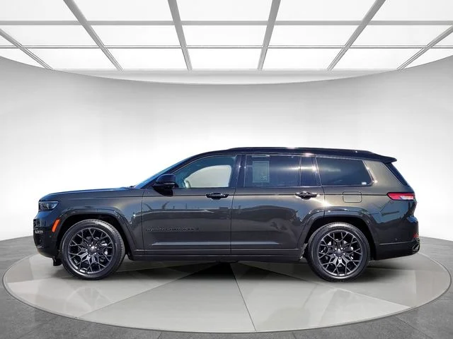 Used 2024 Gray Jeep Summit image 7