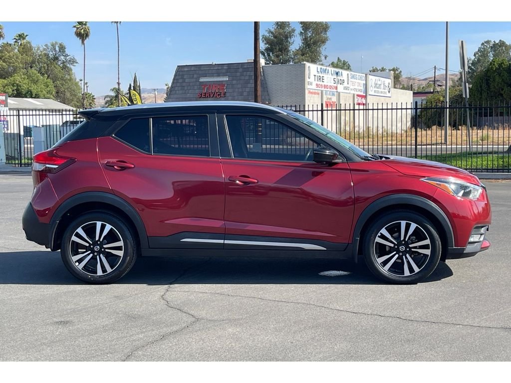 Used 2018 Cayenne Red/Super Black Nissan SR image 8