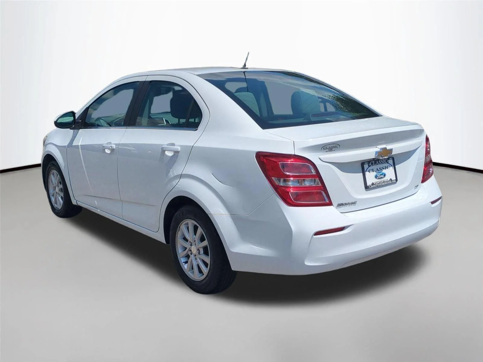 Used 2018  CHEVROLET LT image 3