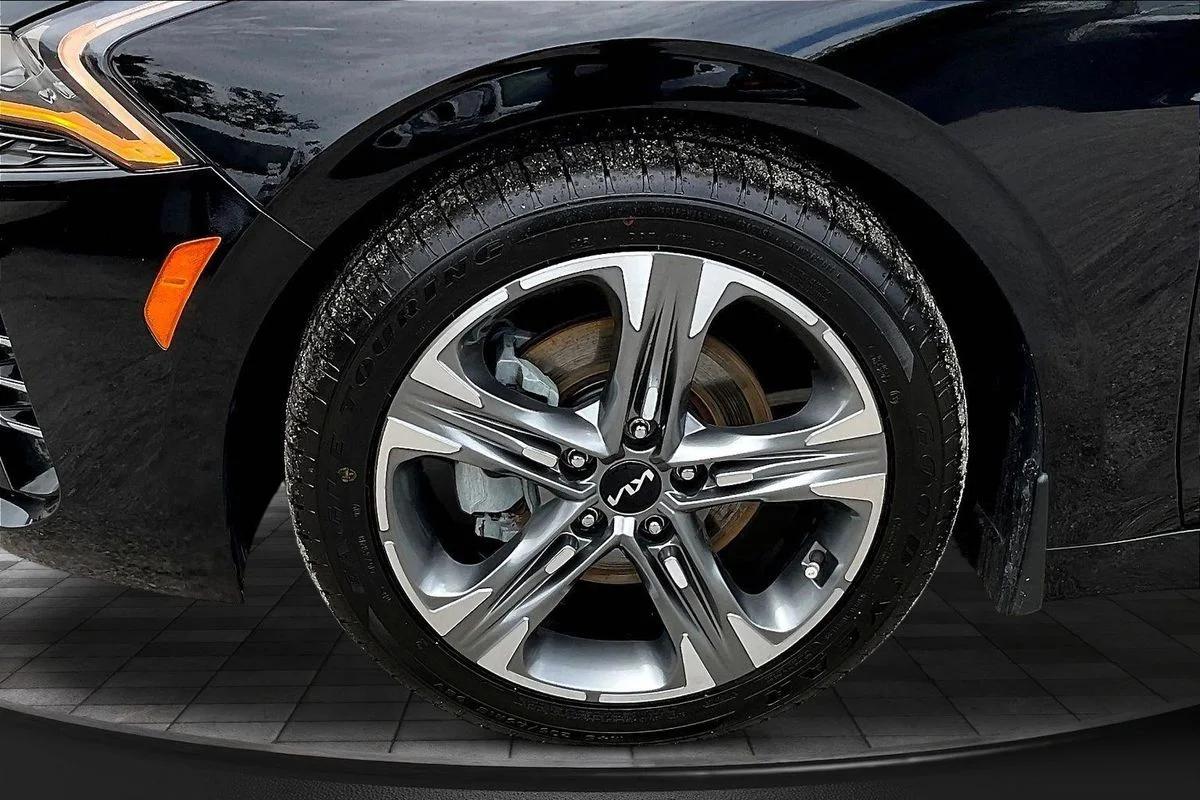 Used 2023  Kia EX image 36
