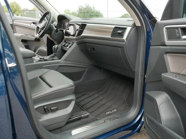 Used 2023 Blue Metallic Volkswagen SEL image 20