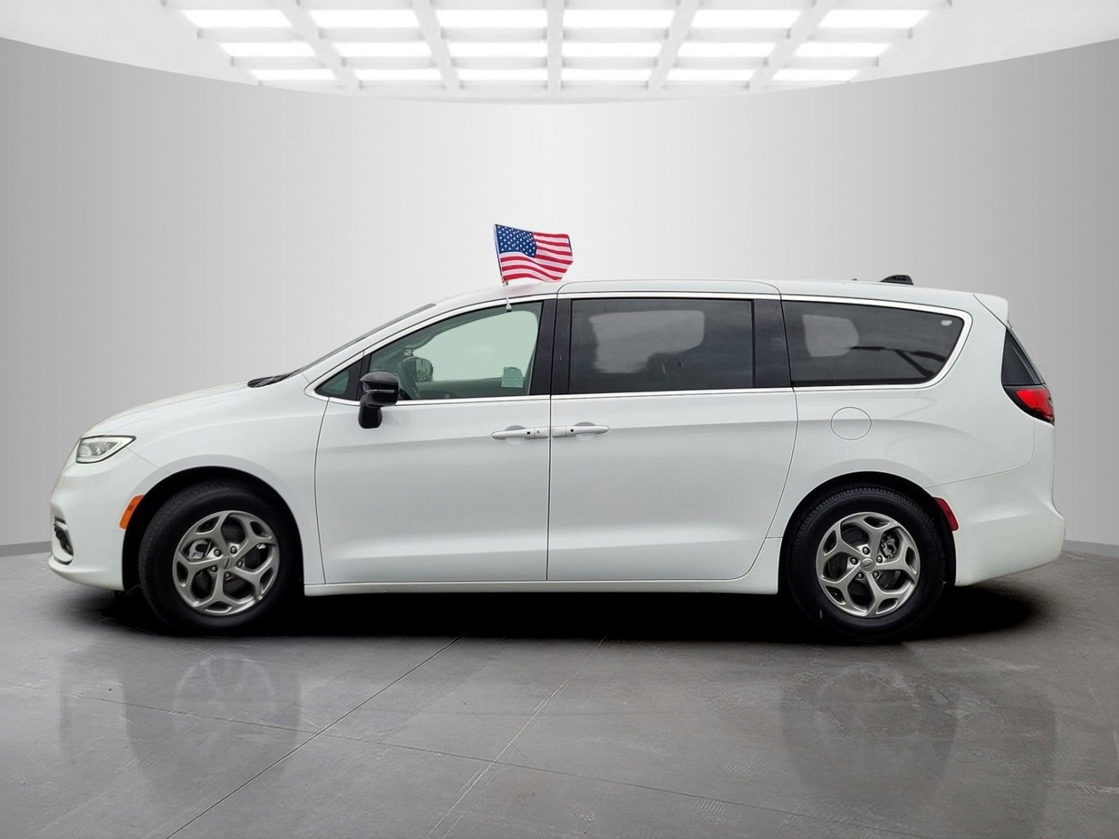 2024 Chrysler Pacifica Limited photo 3