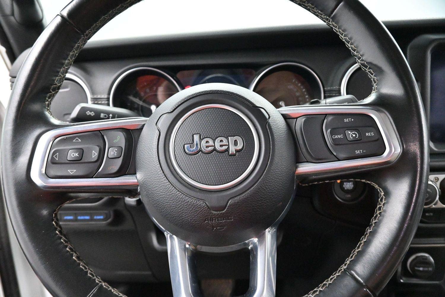Used 2022 Bright White Clearcoat Jeep Unlimited Sahara image 16