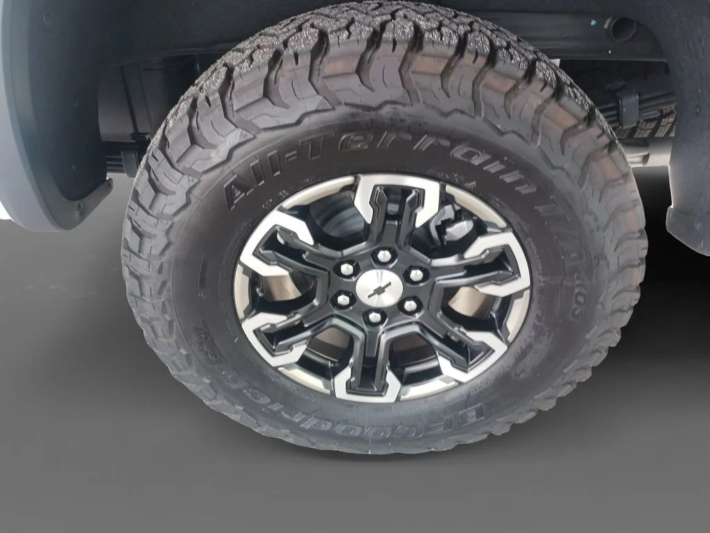Used 2025 Summit White Chevrolet ZR2 image 8