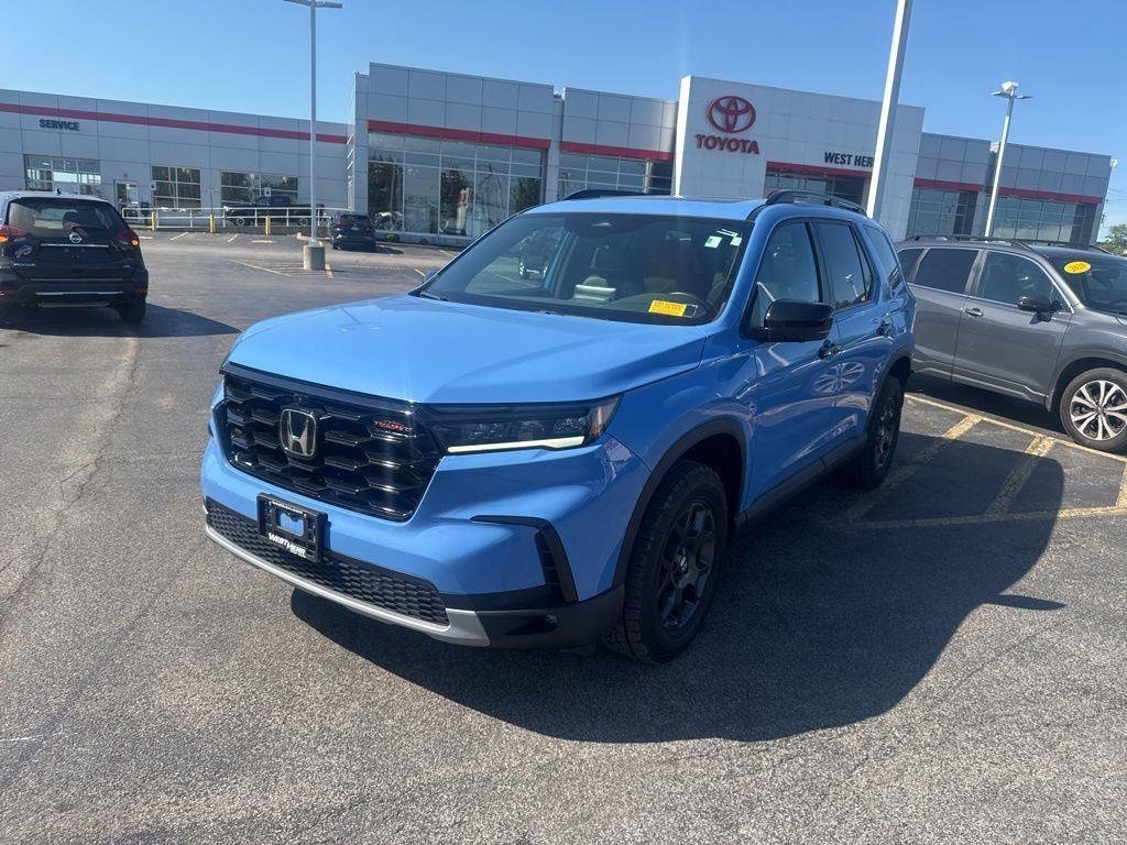Used 2025 Diffused Sky Pearl Honda TrailSport image 5