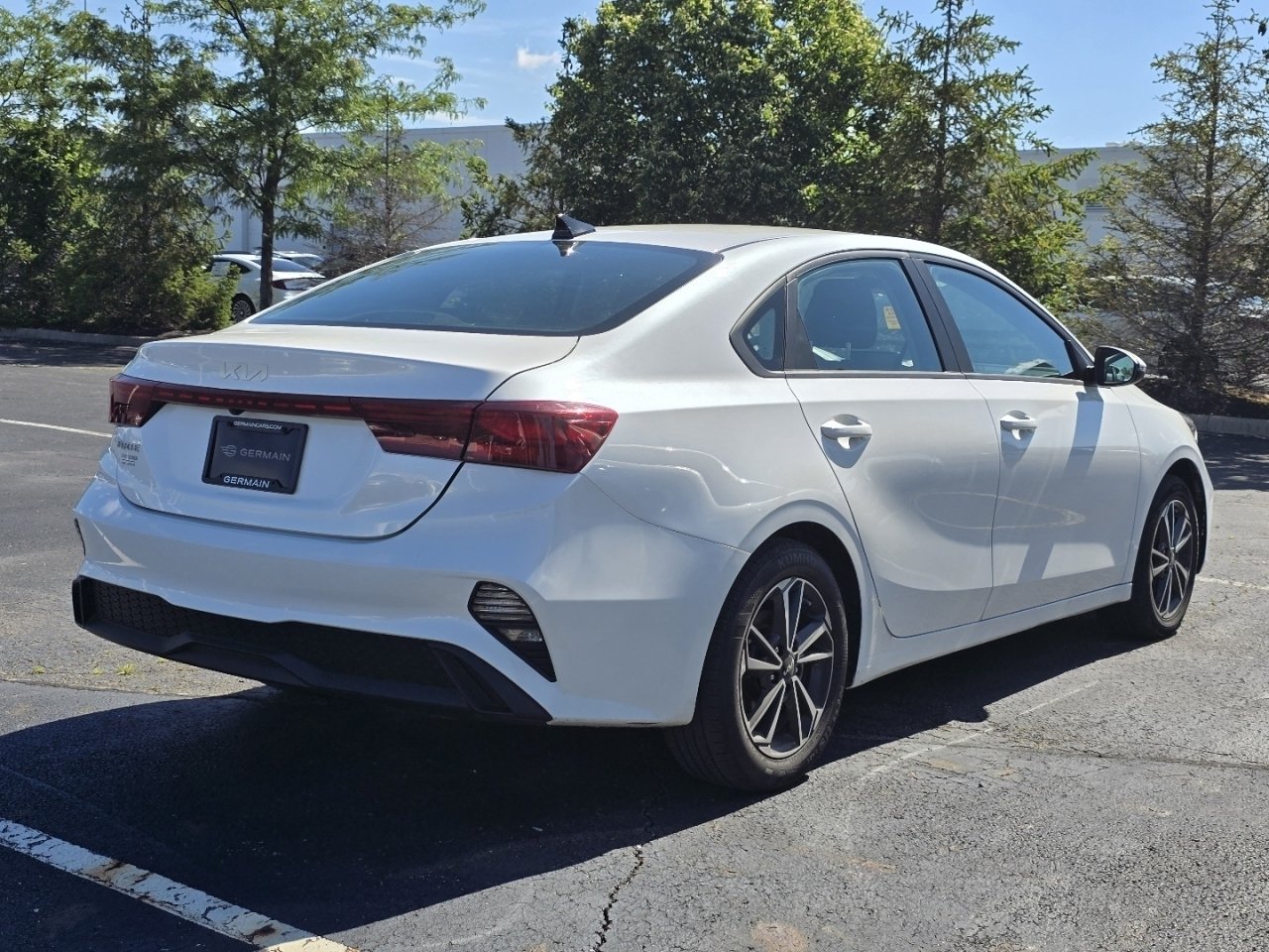 Used 2023 White Kia LXS image 7