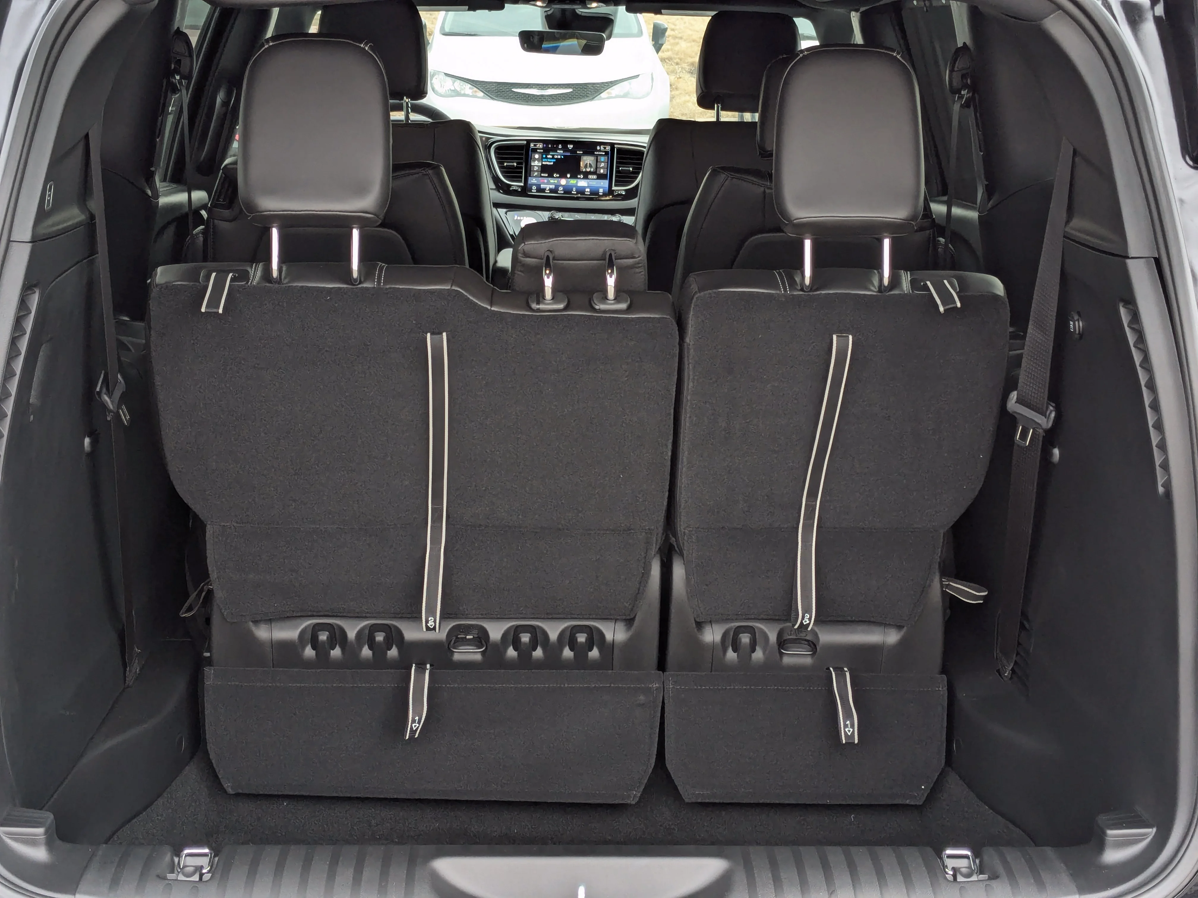 New 2026 Black Chrysler SXT - Power Liftgate - Power Sliding Doors - Leather - Remote Start image 30