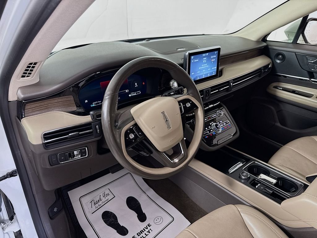 Used 2021 Pristine White Lincoln Reserve image 13