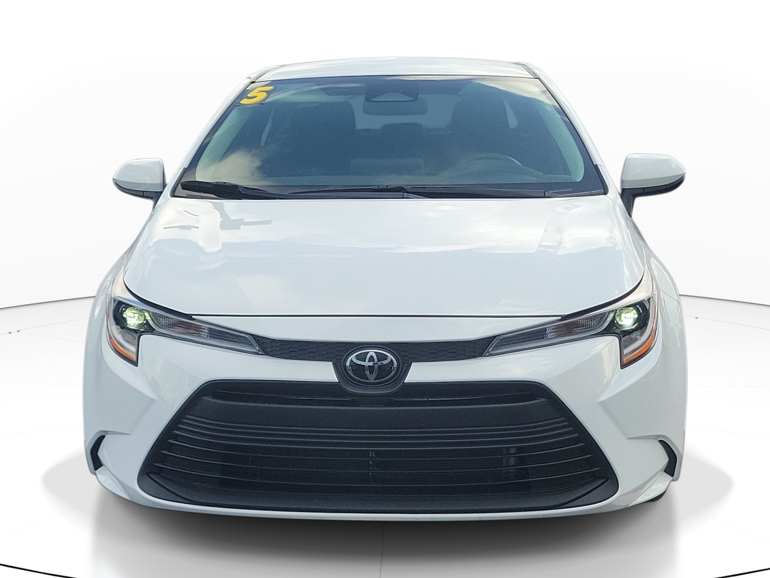 Used 2025 Ice Toyota LE image 1