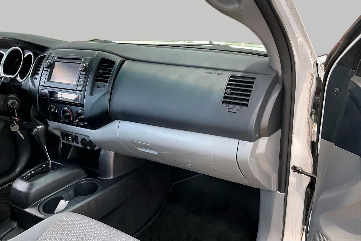 Used 2013 Super White Toyota  image 17