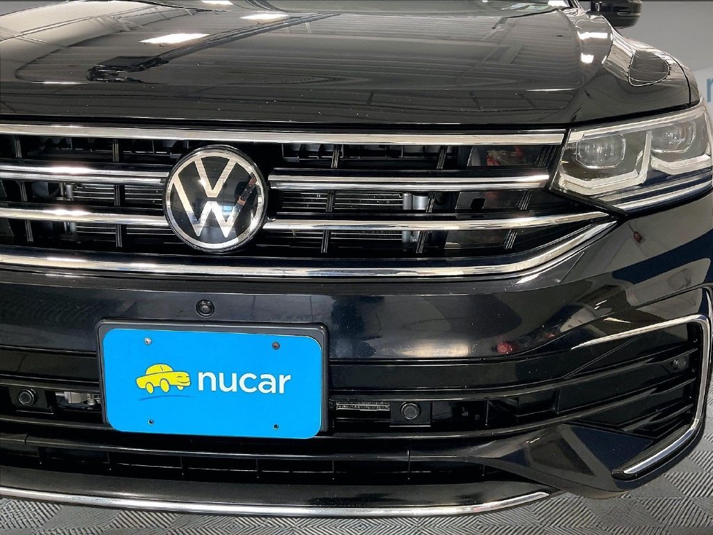Used 2024 Black Volkswagen 2.0T SEL R-Line image 31