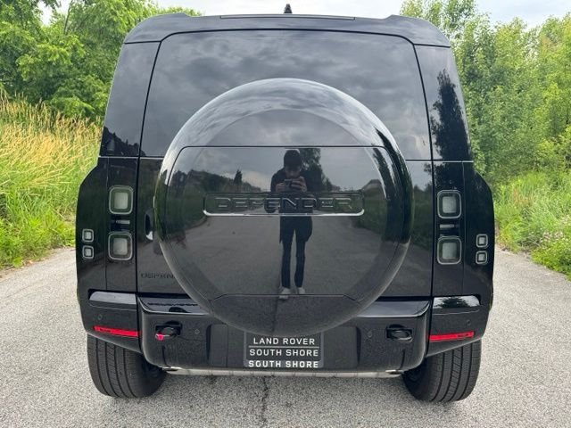 New 2026 Santorini Black Land Rover X-Dynamic SE image 6