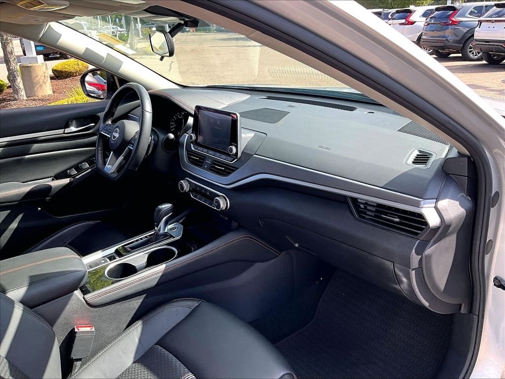 Used 2024 Silver Nissan 2.5 SR image 14