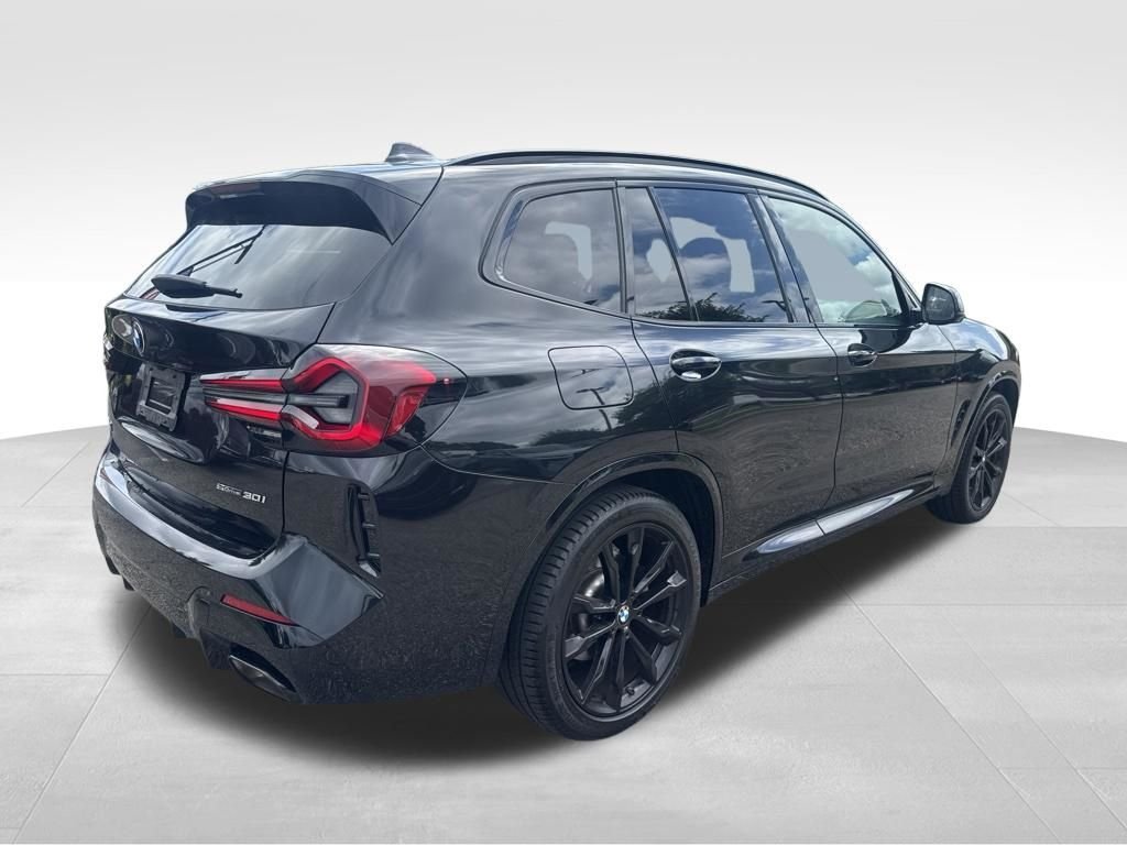 Used 2024 Black BMW sDrive30i image 3