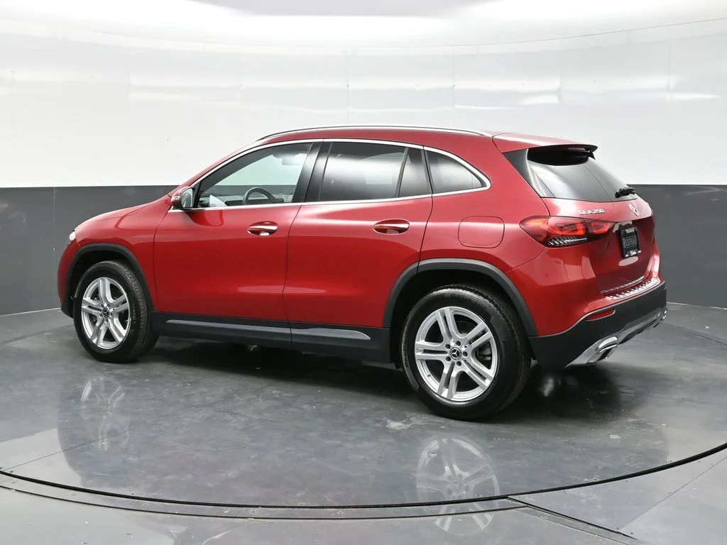 Used 2022  Mercedes-Benz GLA 250 image 4