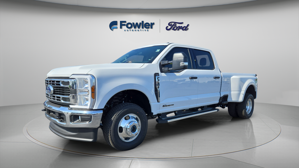 New 2026 Oxford White Ford F-350® XLT image 3