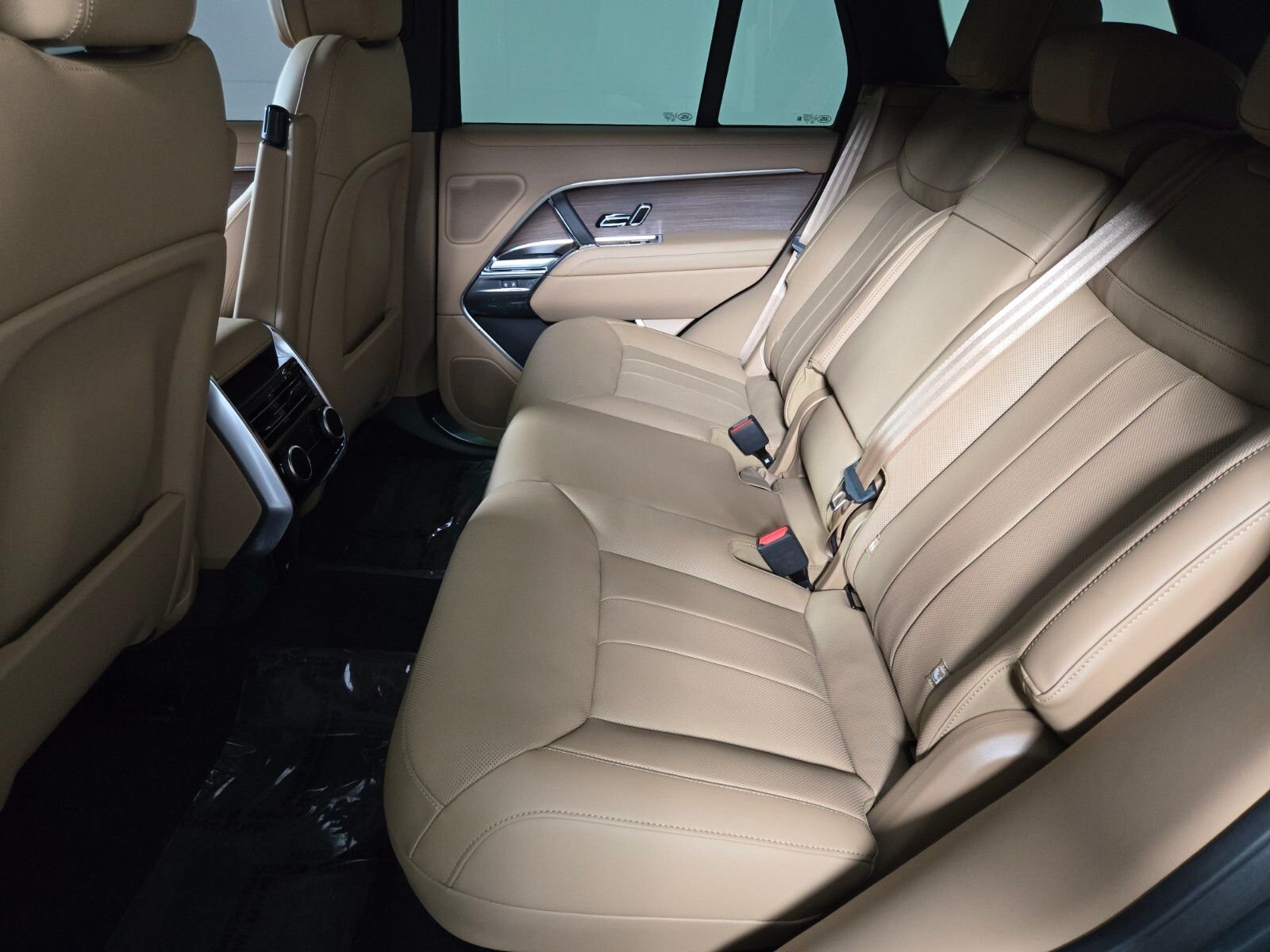 New 2026 Belgravia Green Land Rover SE image 5