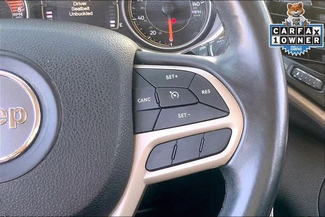 Used 2018 Billet Silver Metallic Jeep Latitude image 17